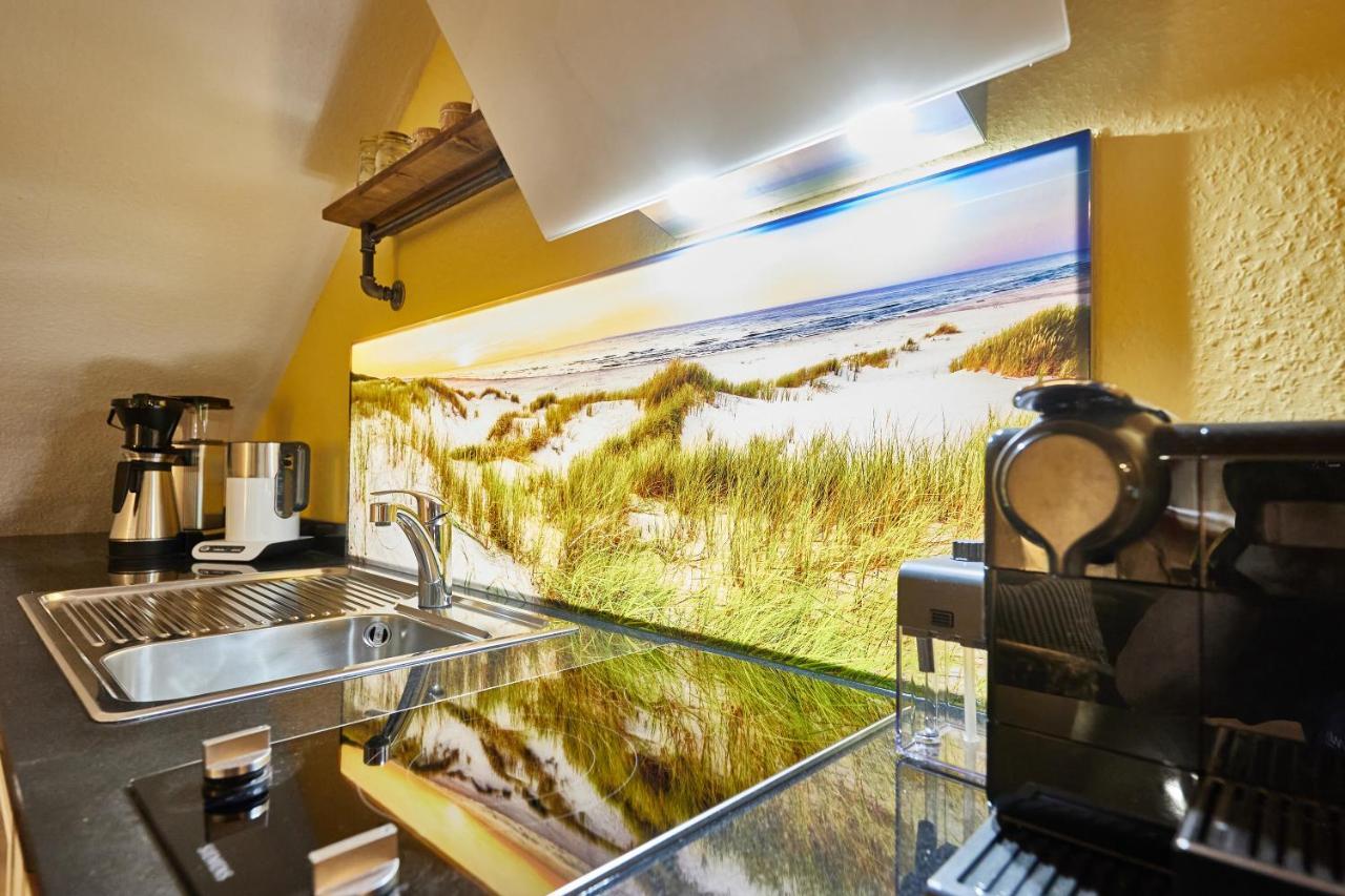Ferienwohnung Raffael 100 Qm, 2 Grosse Betten Im Wohnzimmer Cuxhaven Exterior foto